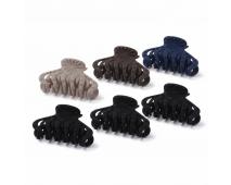 Štipec tmavé farby