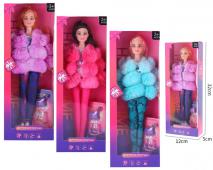 Modelka 29cm v trendy bunde