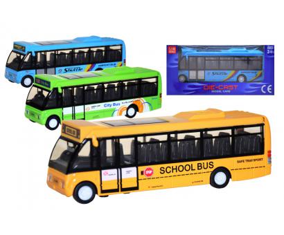 Kovový autobus na batérie